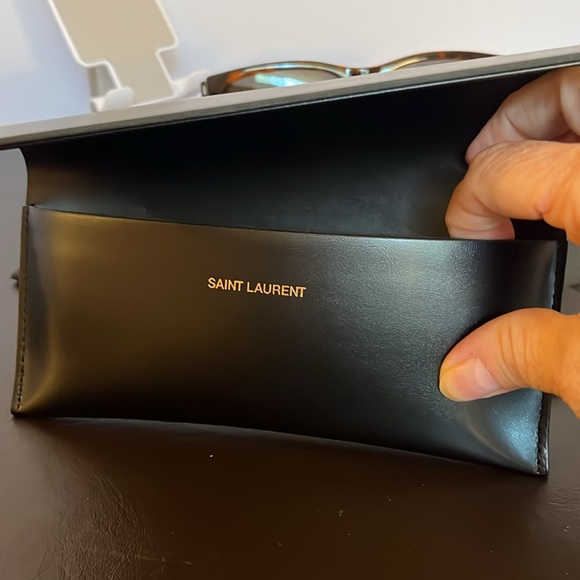 Saint Laurent Sunglasses w/ papers, Cloth, Case & Guarantee of authenticity. - Picture 7 of 9